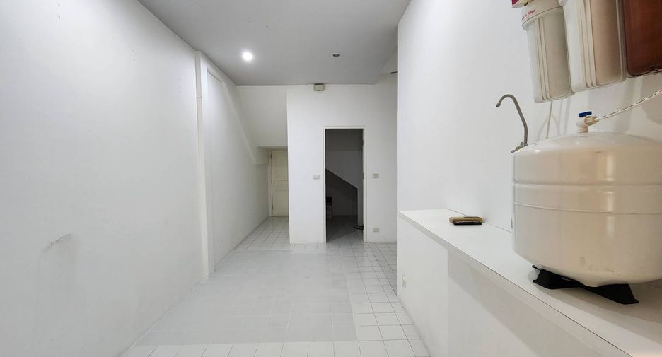 For rent 3 bedrooms condo in Watthana, Bangkok
