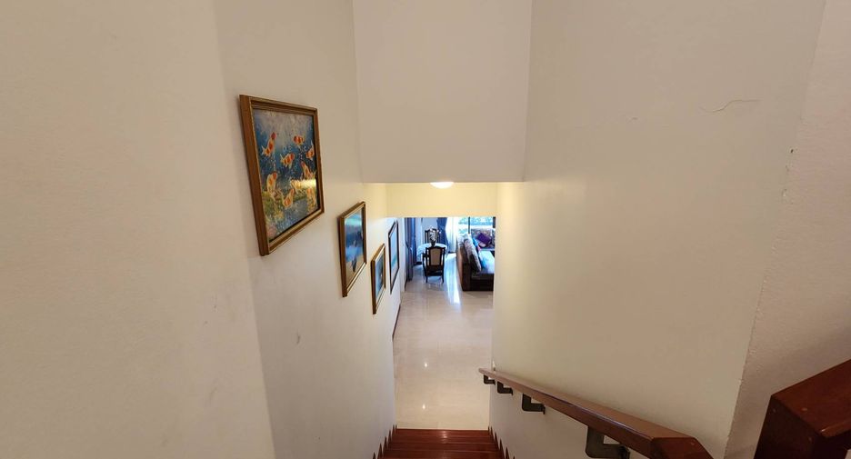 For rent 3 bedrooms condo in Watthana, Bangkok