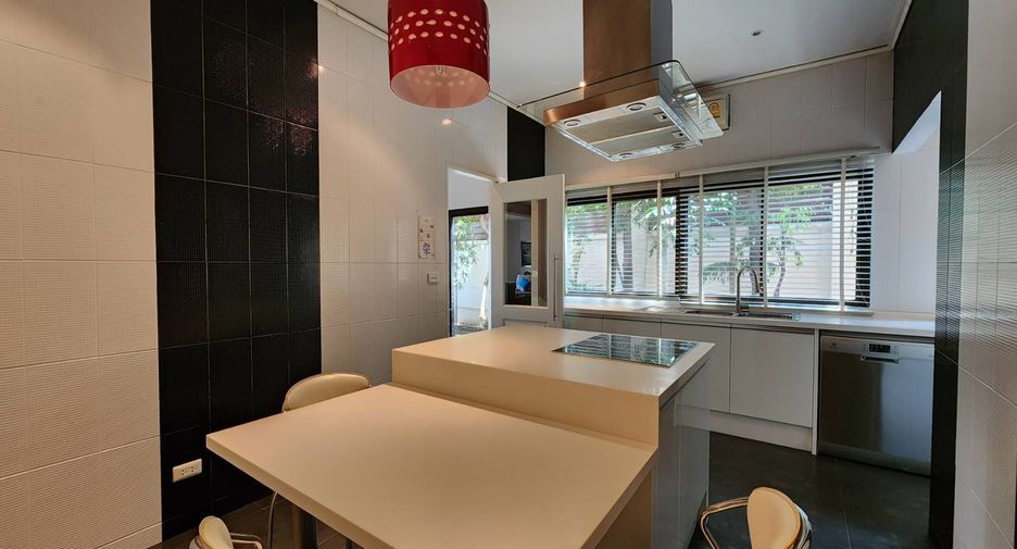 For rent 3 bedrooms condo in Watthana, Bangkok