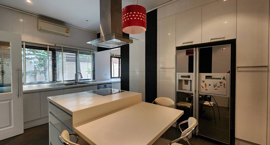 For rent 3 bedrooms condo in Watthana, Bangkok