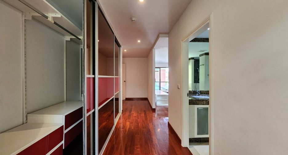 For rent 3 bedrooms condo in Watthana, Bangkok