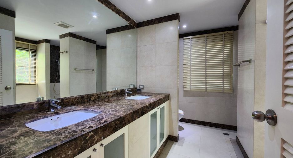 For rent 3 bedrooms condo in Watthana, Bangkok