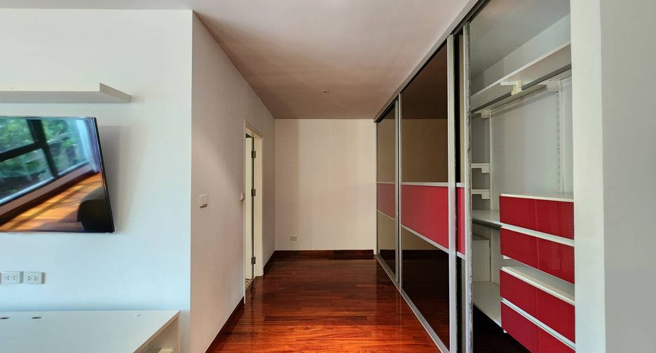 For rent 3 bedrooms condo in Watthana, Bangkok