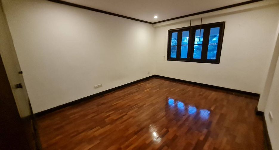 À louer 3 chambres condo à Khlong Toei, Bangkok