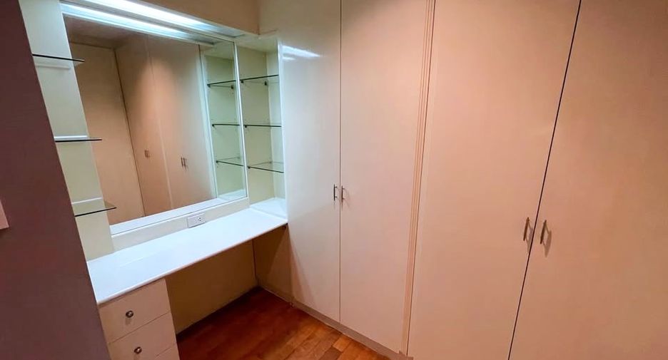 Wohnung zur Miete und zum Kauf mit 2 Zimmer in Watthana, Bangkok