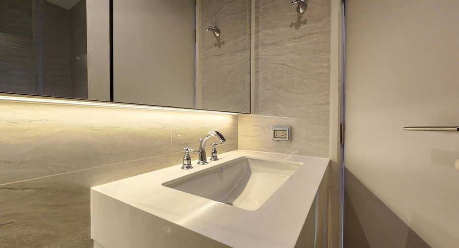 For rent and for sale 1 bed condo in Pathum Wan, Bangkok