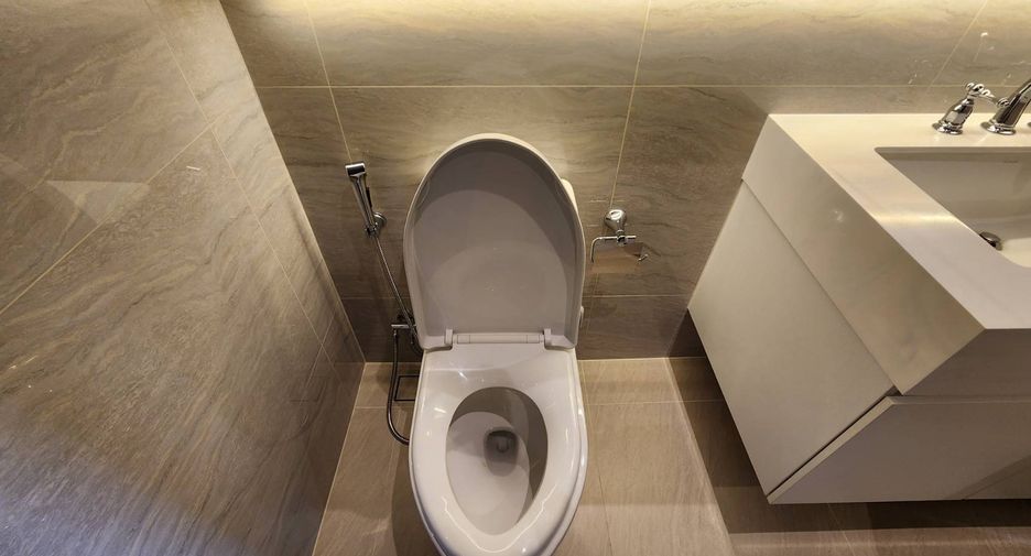 For rent and for sale 1 bed condo in Pathum Wan, Bangkok