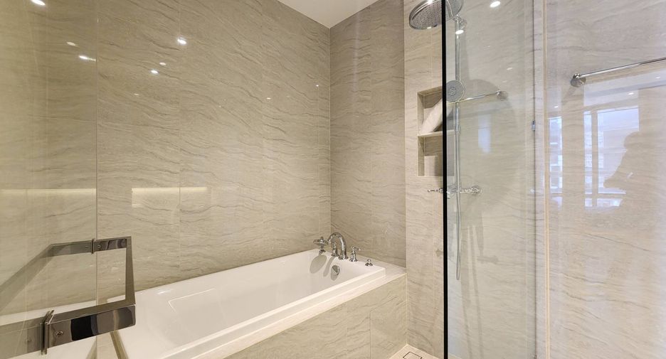 For rent and for sale 1 bed condo in Pathum Wan, Bangkok