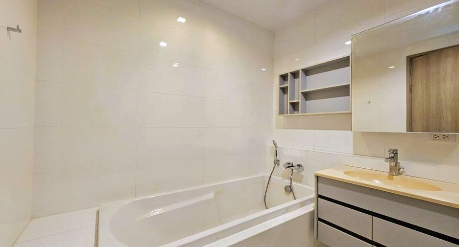 For rent and for sale 1 bed condo in Watthana, Bangkok