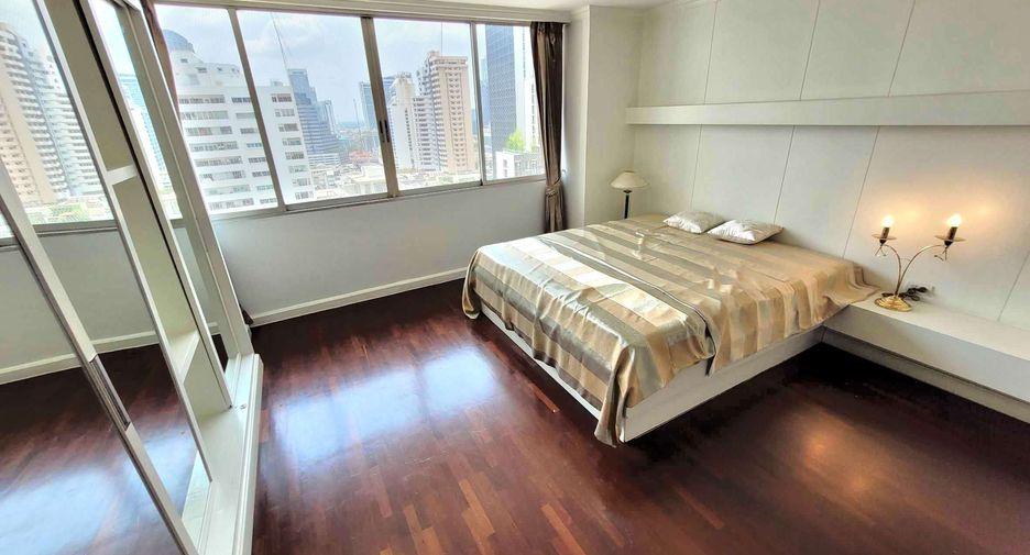 For rent 3 bedrooms condo in Watthana, Bangkok
