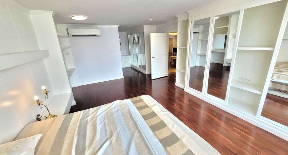 For rent 3 bedrooms condo in Watthana, Bangkok
