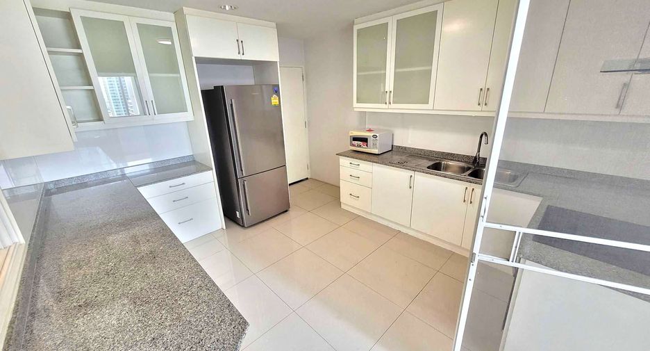 For rent 3 bedrooms condo in Watthana, Bangkok