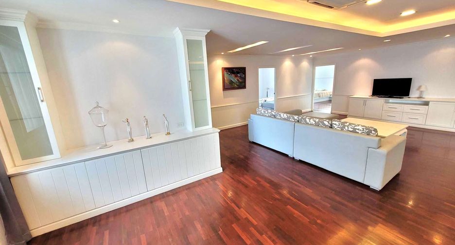 For rent 3 bedrooms condo in Watthana, Bangkok