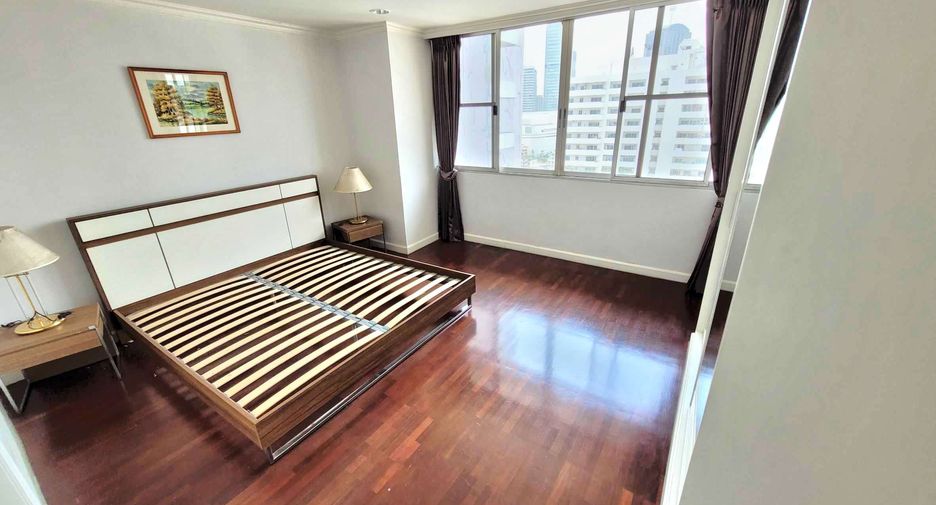 For rent 3 bedrooms condo in Watthana, Bangkok