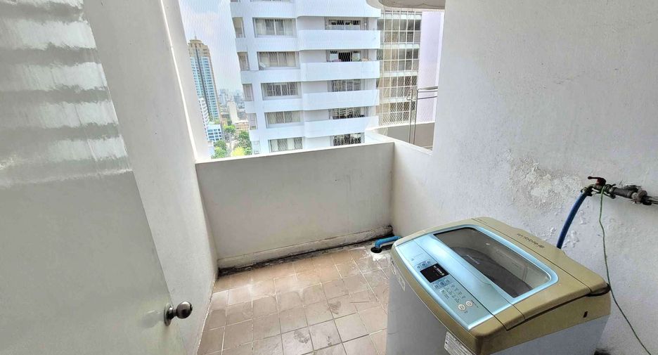 For rent 3 bedrooms condo in Watthana, Bangkok