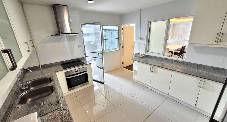 For rent 3 bedrooms condo in Watthana, Bangkok