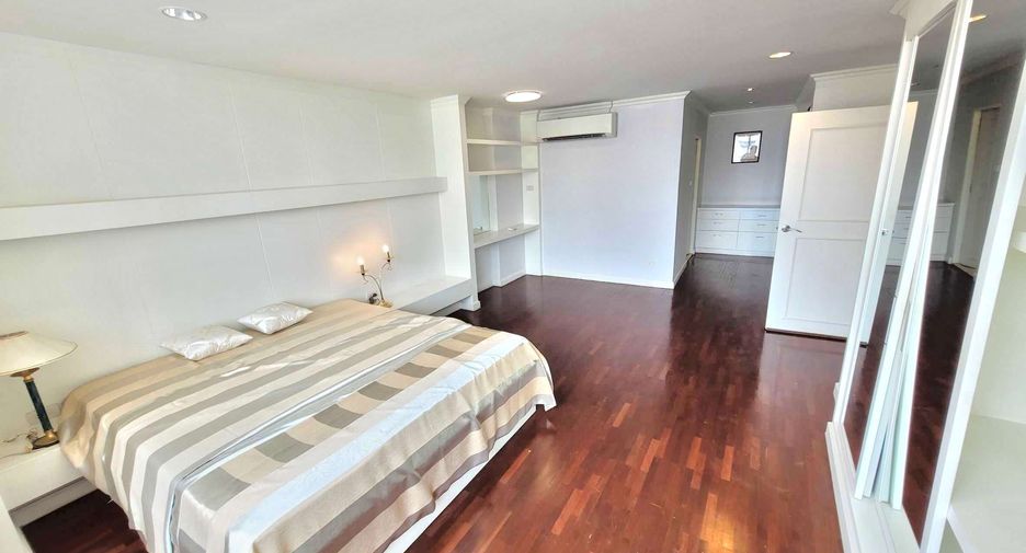 For rent 3 bedrooms condo in Watthana, Bangkok