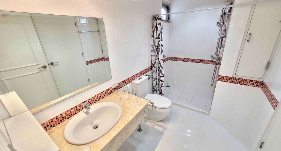 For rent 3 bedrooms condo in Watthana, Bangkok