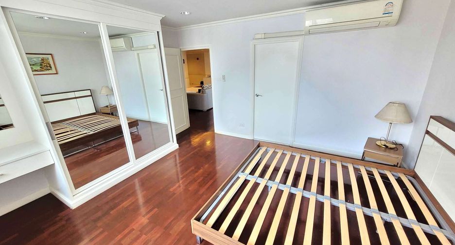 For rent 3 bedrooms condo in Watthana, Bangkok