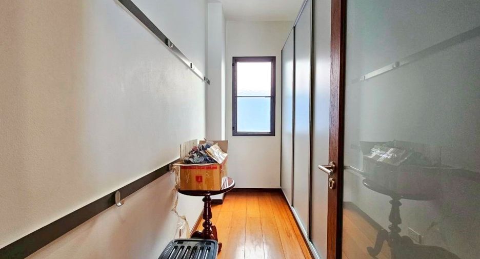 出租 和 出售 4 卧室 独立屋 在 Watthana, 曼谷