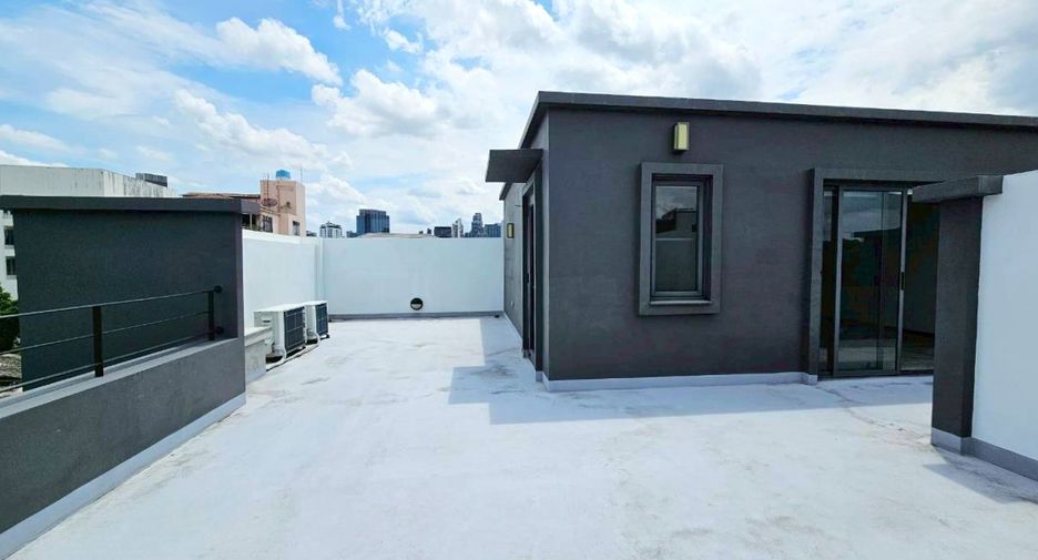 出租 和 出售 4 卧室 独立屋 在 Watthana, 曼谷