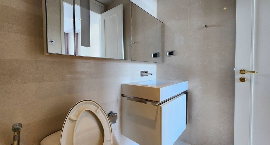 For rent and for sale 2 bedrooms condo in Khlong Toei, Bangkok