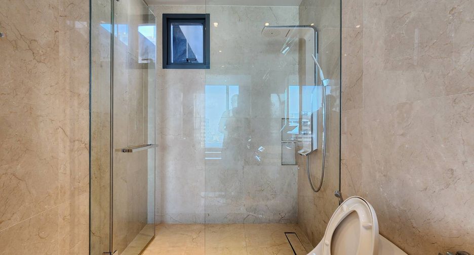 For rent and for sale 2 bedrooms condo in Khlong Toei, Bangkok