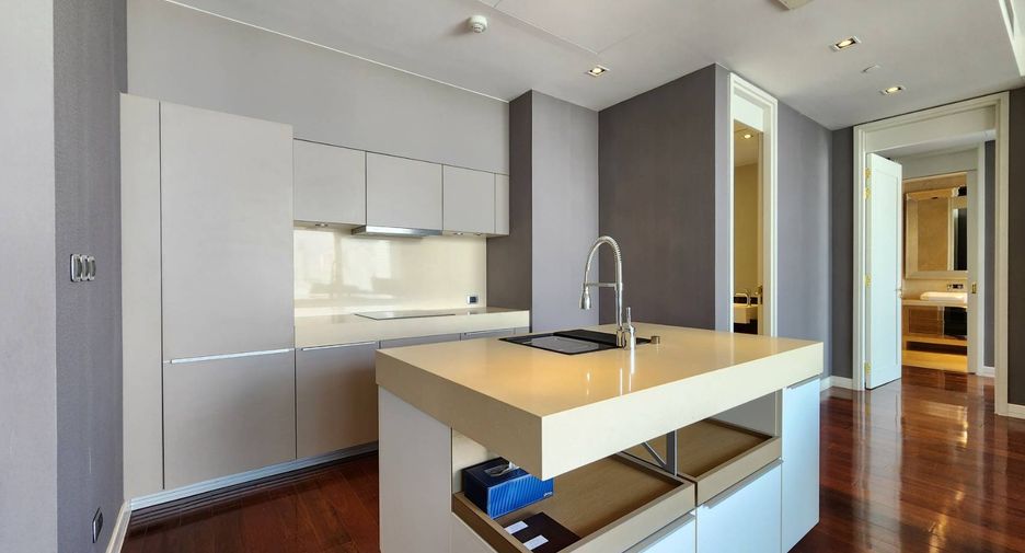 For rent and for sale 2 bedrooms condo in Khlong Toei, Bangkok