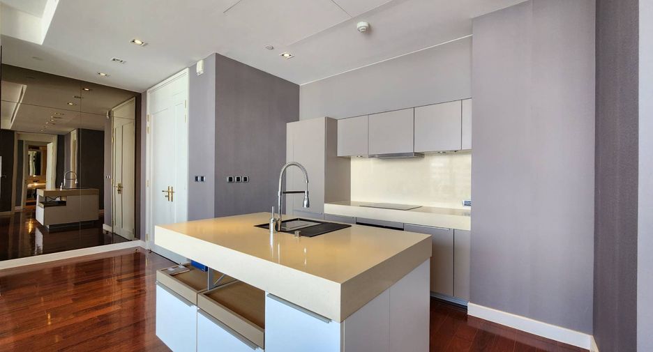 For rent and for sale 2 bedrooms condo in Khlong Toei, Bangkok