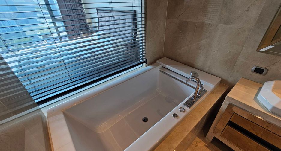 For rent and for sale 2 bedrooms condo in Khlong Toei, Bangkok