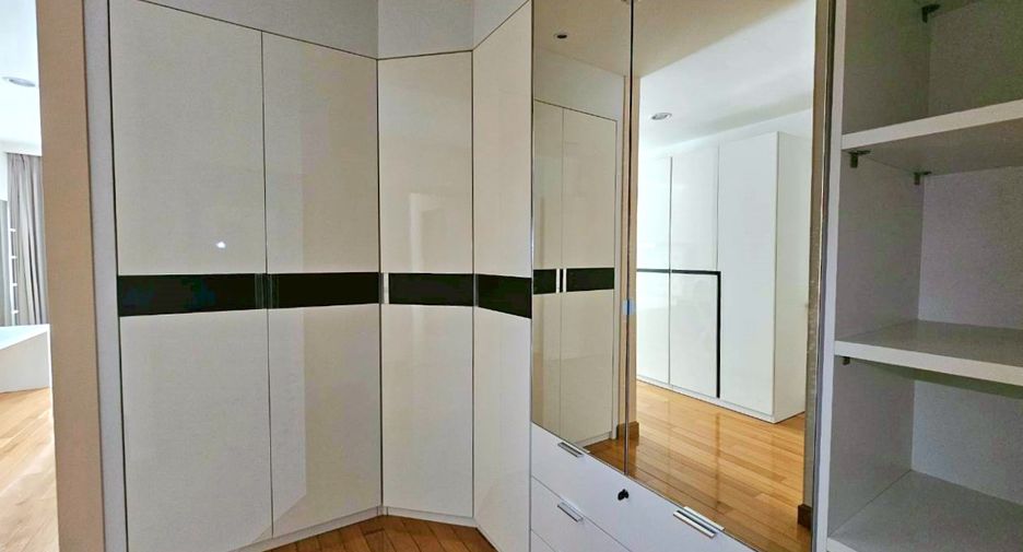 For rent and for sale 2 bedrooms condo in Watthana, Bangkok