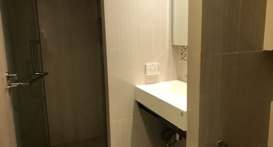 Wohnung zur Miete und zum Kauf mit 3 Zimmer in Watthana, Bangkok