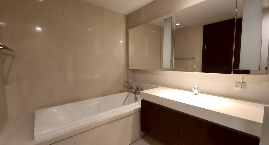 For rent and for sale 2 bedrooms condo in Watthana, Bangkok