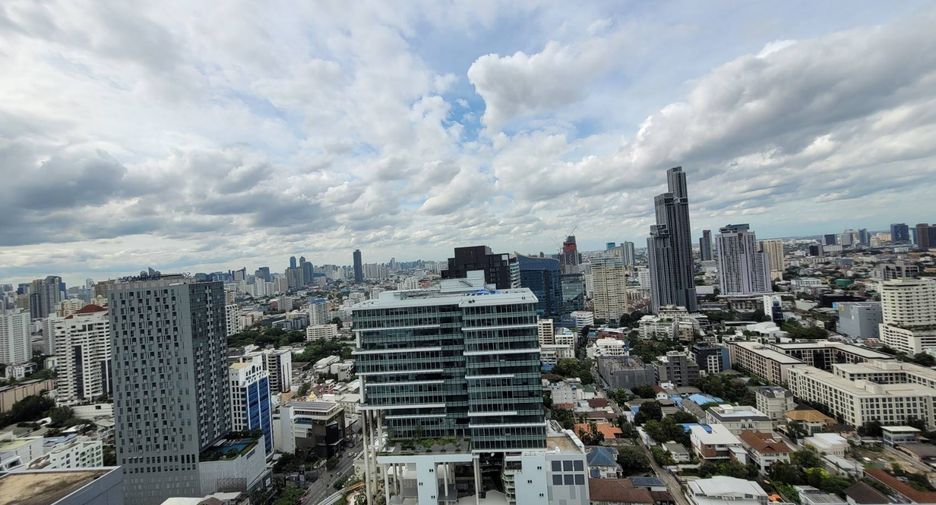 For rent and for sale 2 bedrooms condo in Watthana, Bangkok
