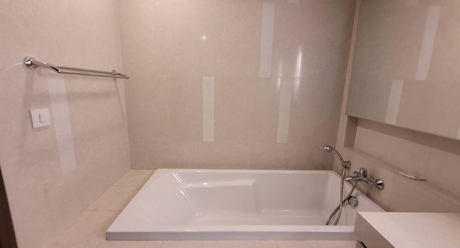 For rent and for sale 2 bedrooms condo in Watthana, Bangkok