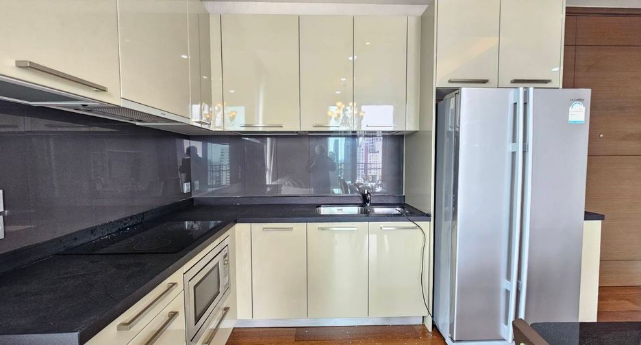 For rent and for sale 2 bedrooms condo in Watthana, Bangkok
