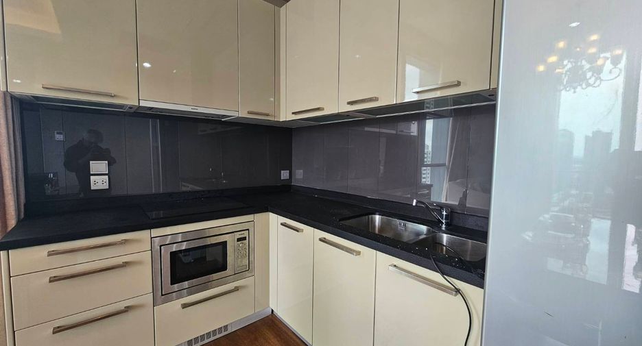 For rent and for sale 2 bedrooms condo in Watthana, Bangkok