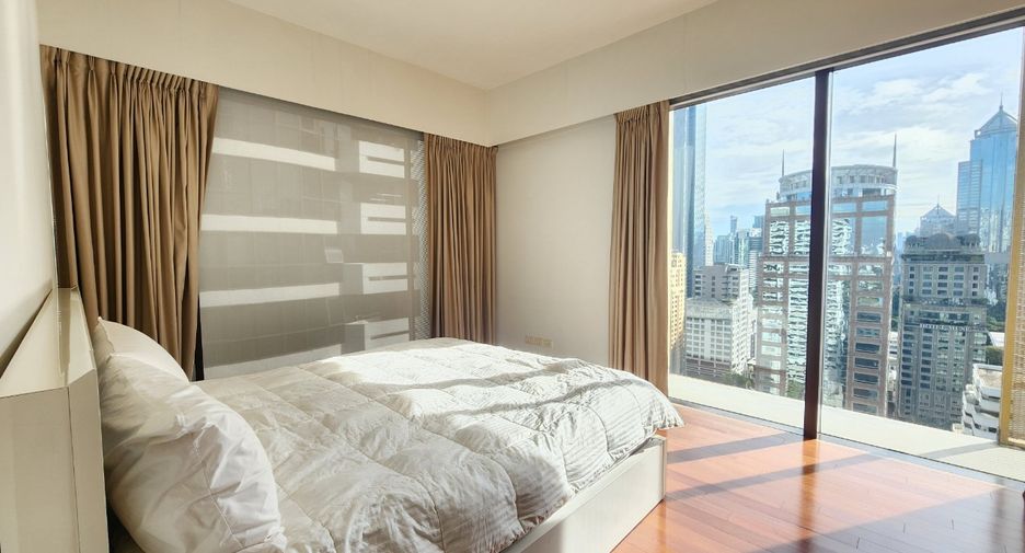 For rent 2 bedrooms condo in Pathum Wan, Bangkok