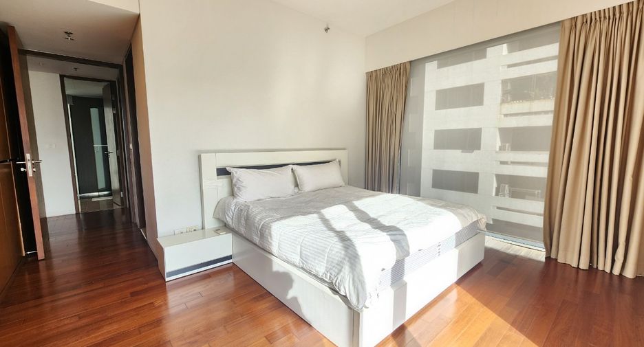 For rent 2 bedrooms condo in Pathum Wan, Bangkok