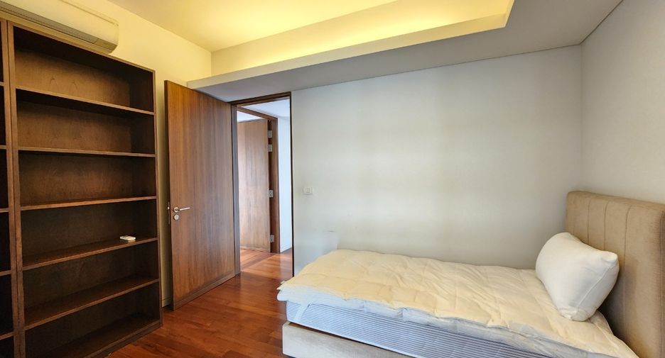 For rent 2 bedrooms condo in Pathum Wan, Bangkok