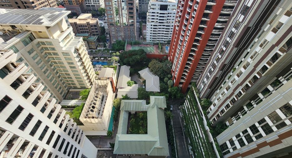 For rent 2 bedrooms condo in Pathum Wan, Bangkok