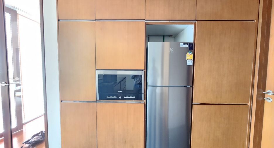 For rent 2 bedrooms condo in Pathum Wan, Bangkok