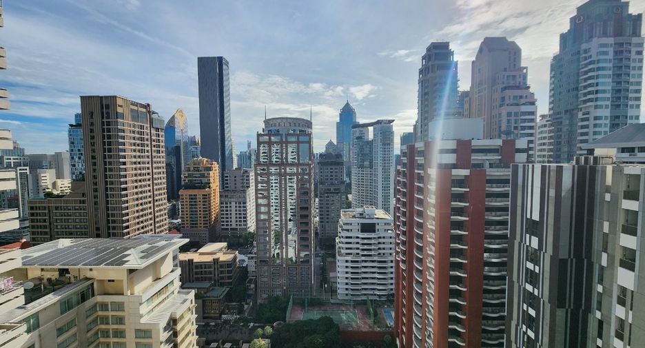 For rent 2 bedrooms condo in Pathum Wan, Bangkok