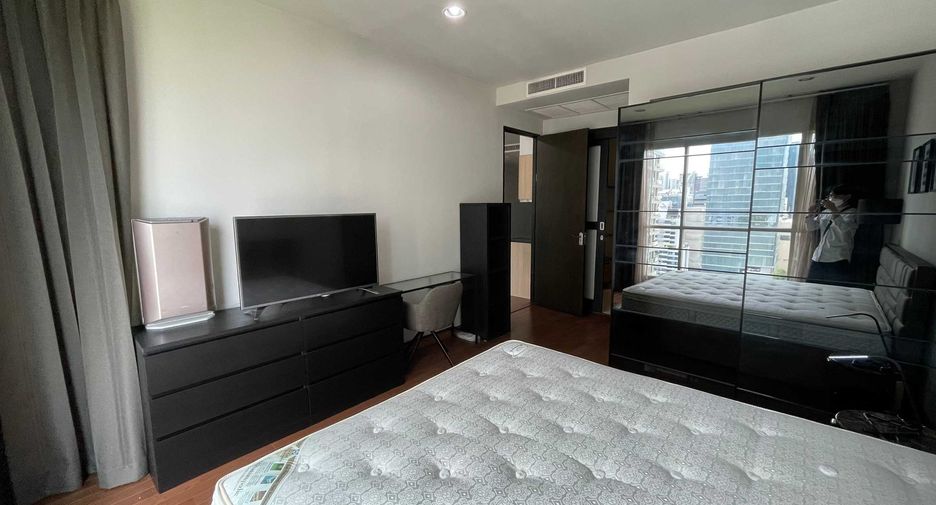 For rent and for sale 2 bedrooms condo in Pathum Wan, Bangkok