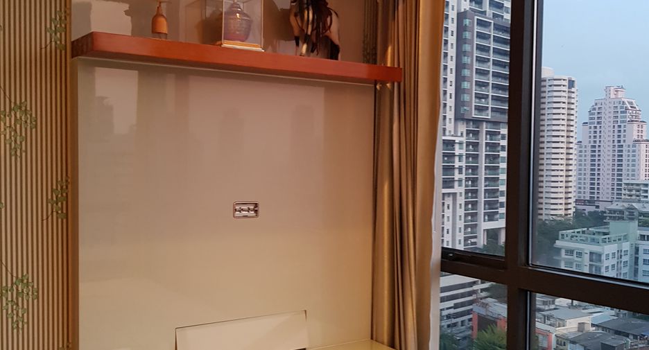 Condo en alquiler y en venta de 2 habitaciones en Khlong Toei, Bangkok