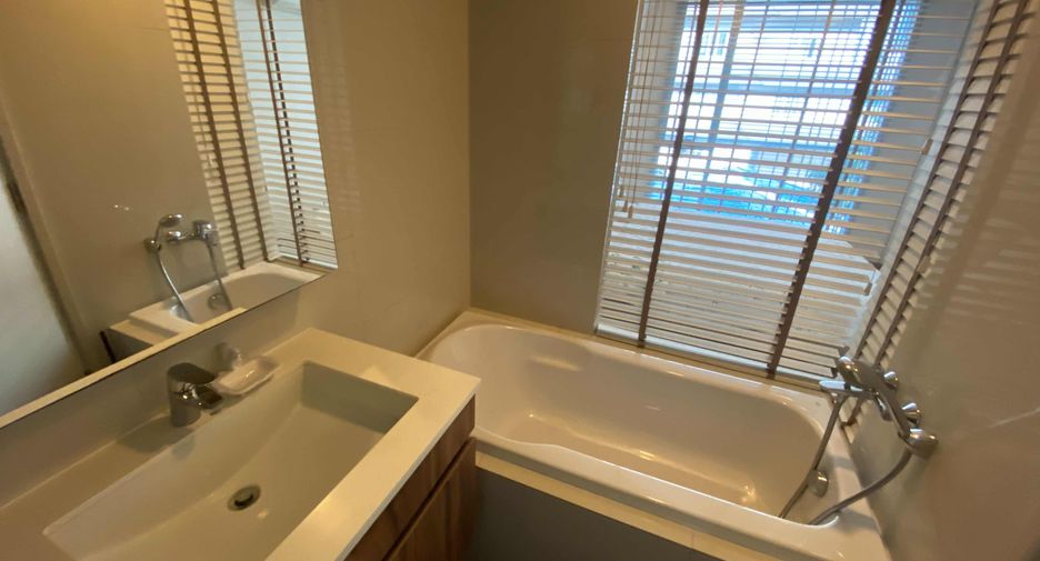 For rent and for sale 1 bed condo in Watthana, Bangkok