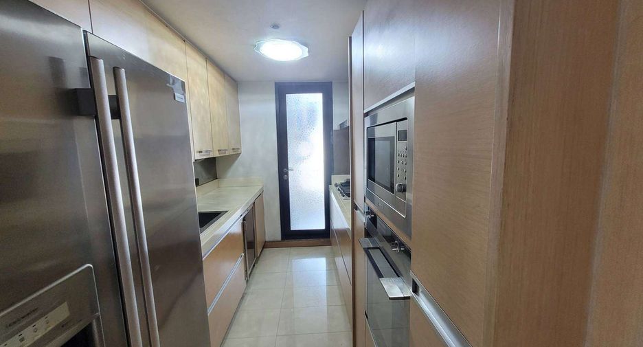 À louer et à vendre 3 chambres condo à Watthana, Bangkok