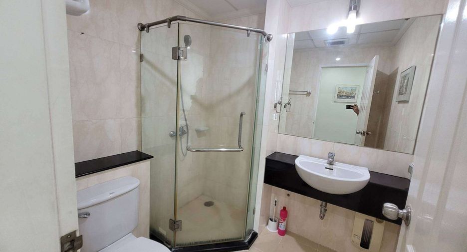 À louer et à vendre 3 chambres condo à Watthana, Bangkok