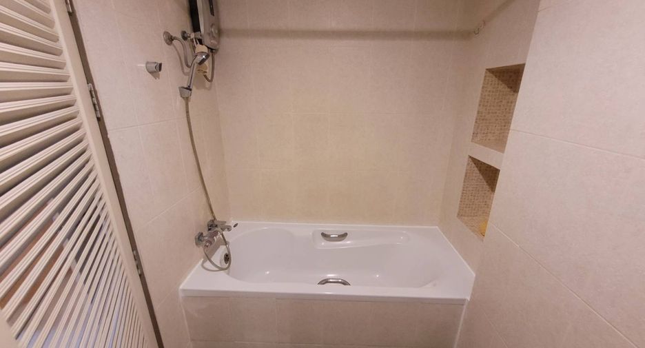 For rent そして for sale 2 ベッドルーム condo in Watthana, Bangkok