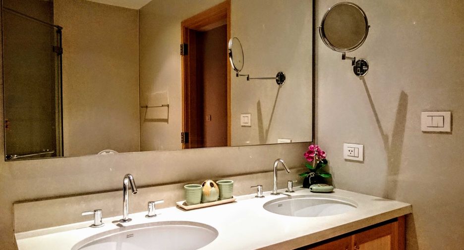 Condo en alquiler y en venta de 2 habitaciones en Khlong Toei, Bangkok